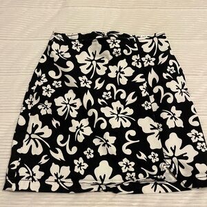 Floral skirt 
Size 00
Perfect condition